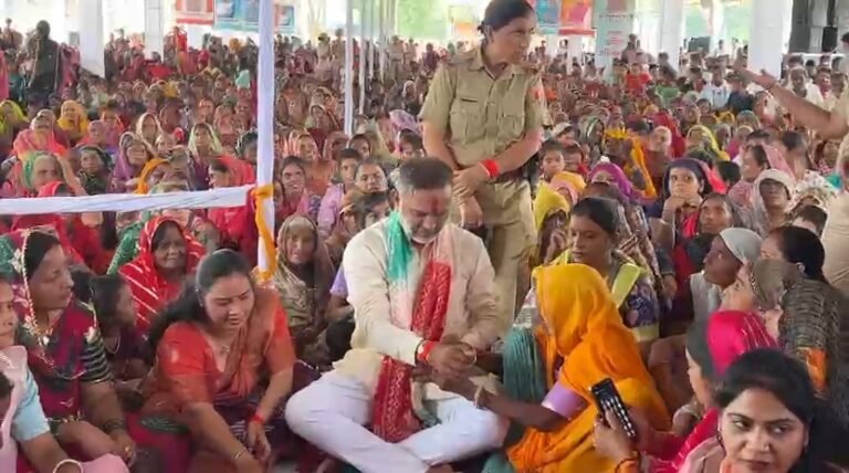 “लाडली बहना” कार्यक्रम के तहत कनवास में बहनों ने ऊर्जा मंत्री को बांधे रक्षासूत्र