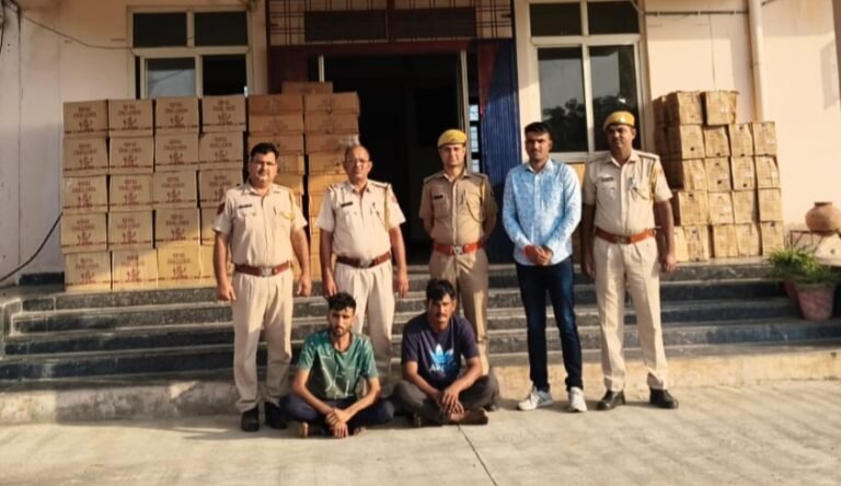 कनवास पुलिस ने ट्रक कंटेनर से 402अवैध शराब की पेटियों के साथ 2तस्करों को पकड़ा